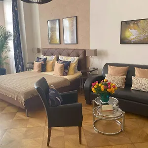 boutique-hotel-mittendrin-berlin.find-berlin-hotels.com/